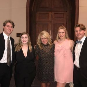 Meet your Posher, Suzanne